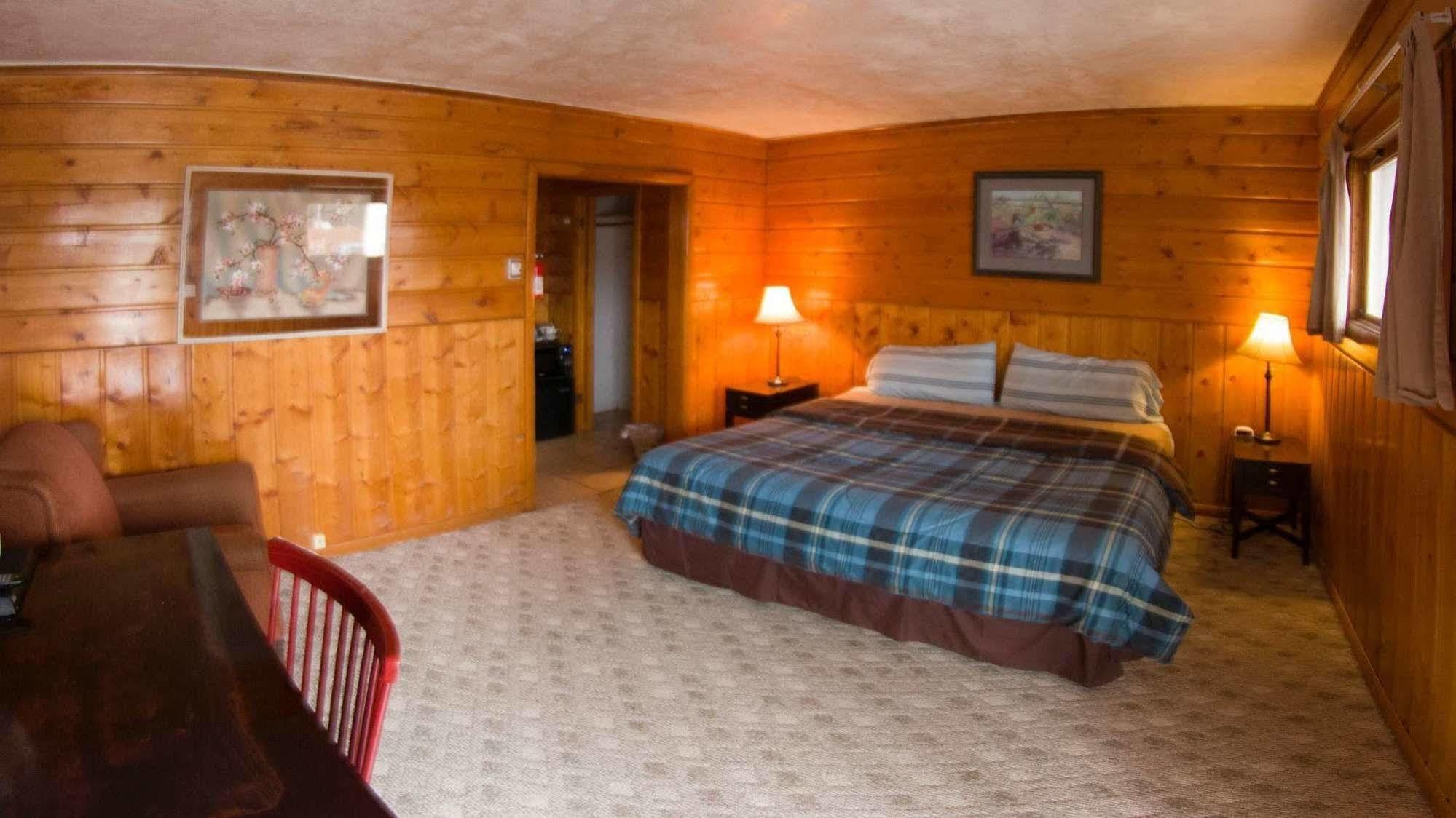 Yellowstone Holiday Motelウェスト・イエローストーン エクステリア 写真