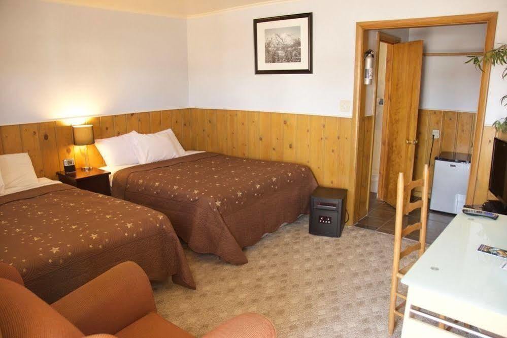 Yellowstone Holiday Motelウェスト・イエローストーン エクステリア 写真