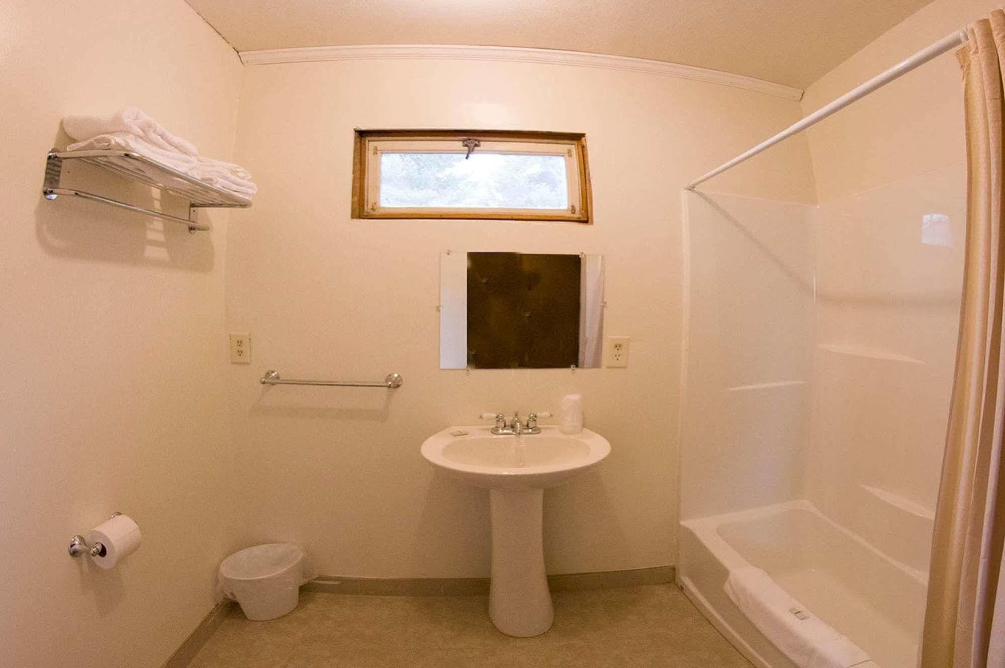 Yellowstone Holiday Motelウェスト・イエローストーン エクステリア 写真
