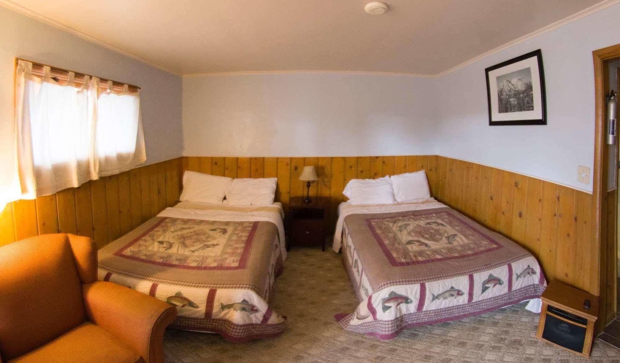Yellowstone Holiday Motelウェスト・イエローストーン エクステリア 写真