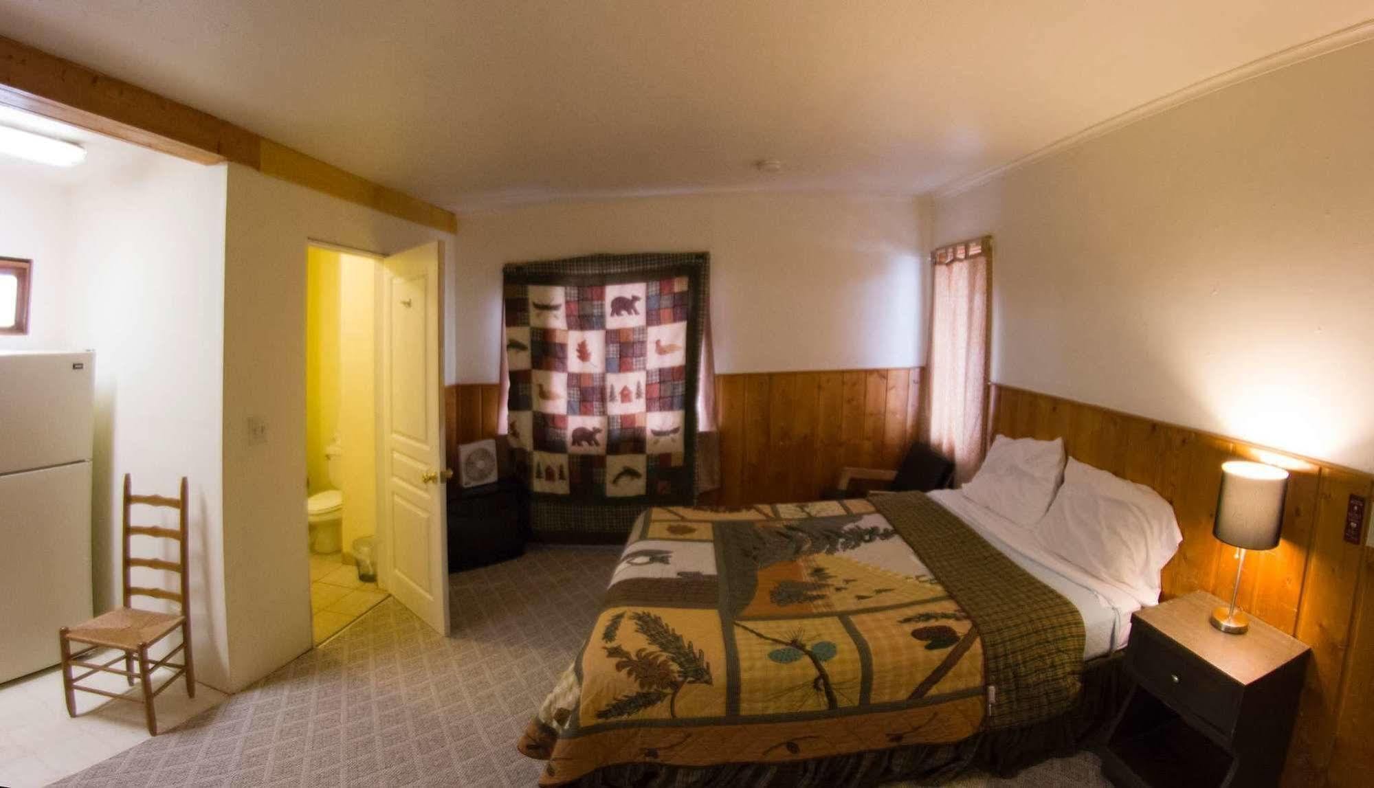 Yellowstone Holiday Motelウェスト・イエローストーン エクステリア 写真